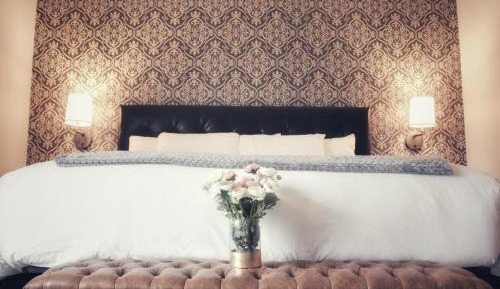Deluxe King Suite