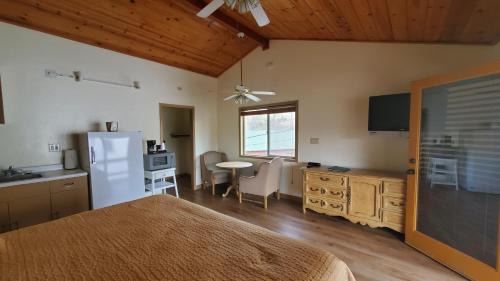 King Suite with Kitchen