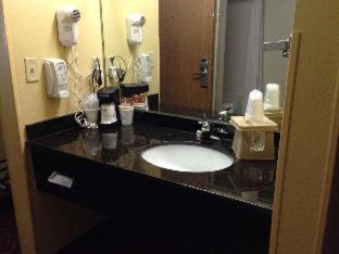 Queen Room with Bath Tub - Mobility Accessible/Non-Smoking