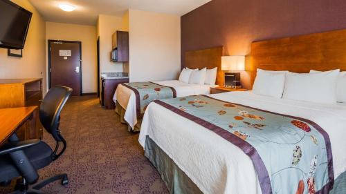 Queen Room with Two Queen Beds and Bath Tub - Disability Access/Non-Smoking 