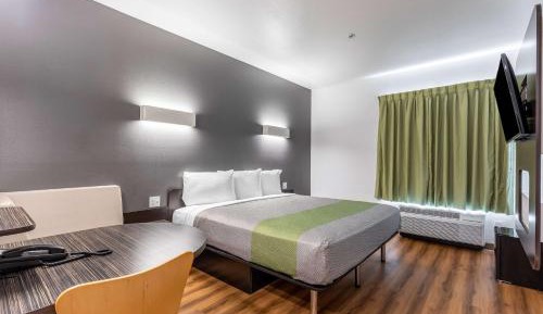 1 KING BED | MINI FRIDGE | NON-SMOKING | Free Parking