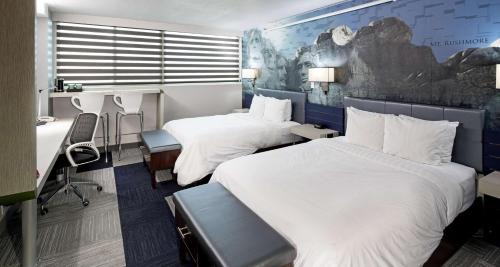 Queen Room with Two Queen Beds and City View