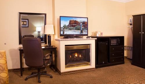 King Room with Spa Bath - Seasonal Fireplace