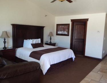 Deluxe King Suite