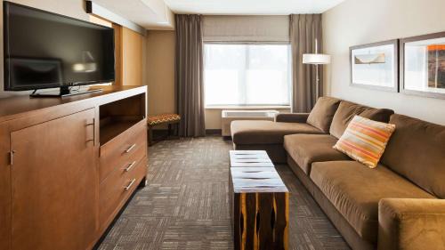 Queen Suite with Two Queen Beds and Sofa Bed