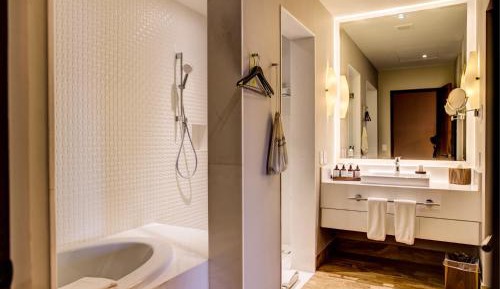 Towers Ocean view Suite