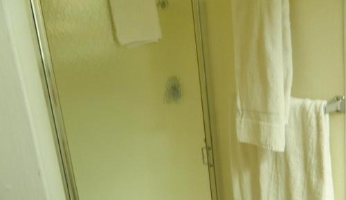 Economy Queen Room
