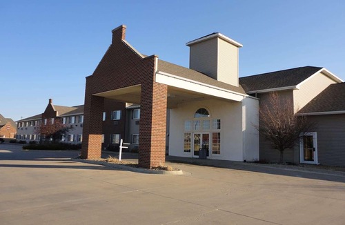 Pella Hotel | AmericInn by Wyndham Pella