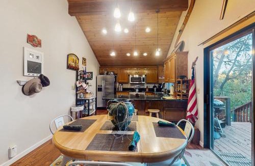 Sierra Cedars House | Bearfoot Getaway