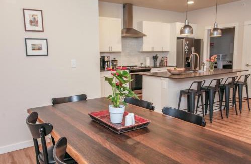 Livingston House | Livingston Condo