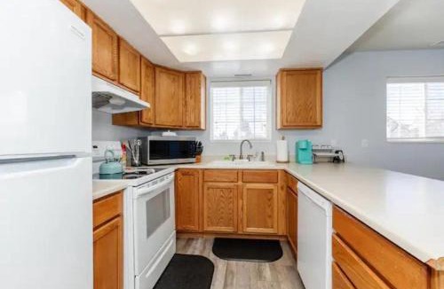 Logan Apartment | 3 Bed, 1.5 bath Townhouse Close to USU & Main Street