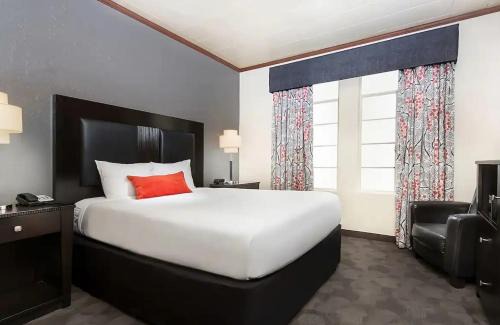 Vegas Vacay! Comfy Unit, Walk to Attractions